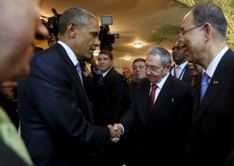 Obama i Castro rukovali su se na summitu u Panami