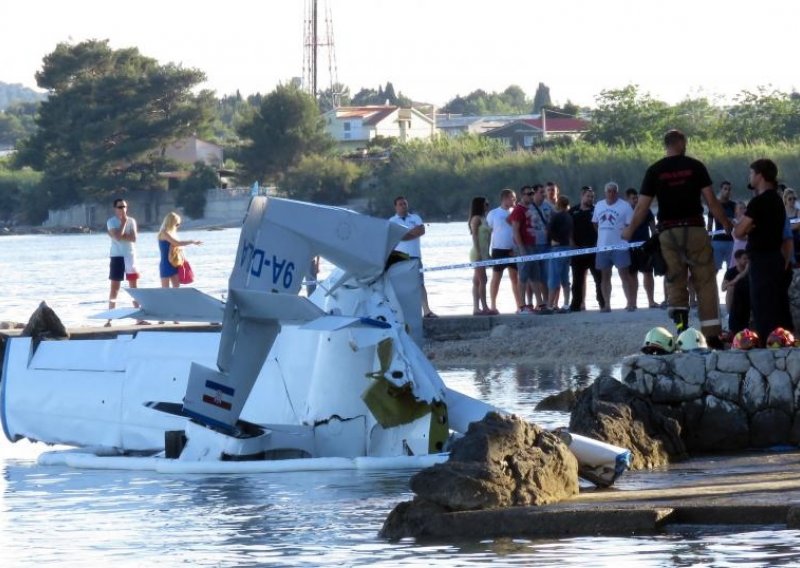 U padu zrakoplova u more dvoje poginulih
