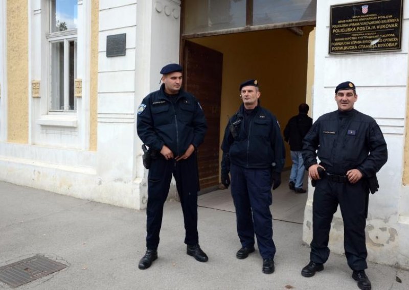 Odbor za Ustav će o ćirilici raspravljati početkom srpnja