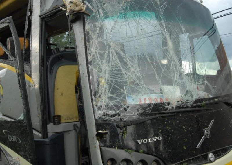 U Sloveniji razbijen Zvezdin autobus, uhićena dva Hrvata