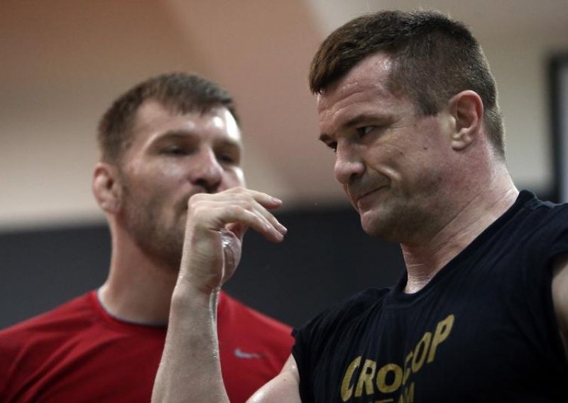 Evo kakve je fotke Cro Cop objavio nakon svastike na travnjaku Poljuda!