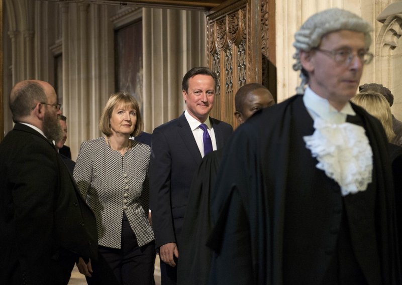 Cameron prijeti svojim ministrima: Podržite me ili dajte ostavke