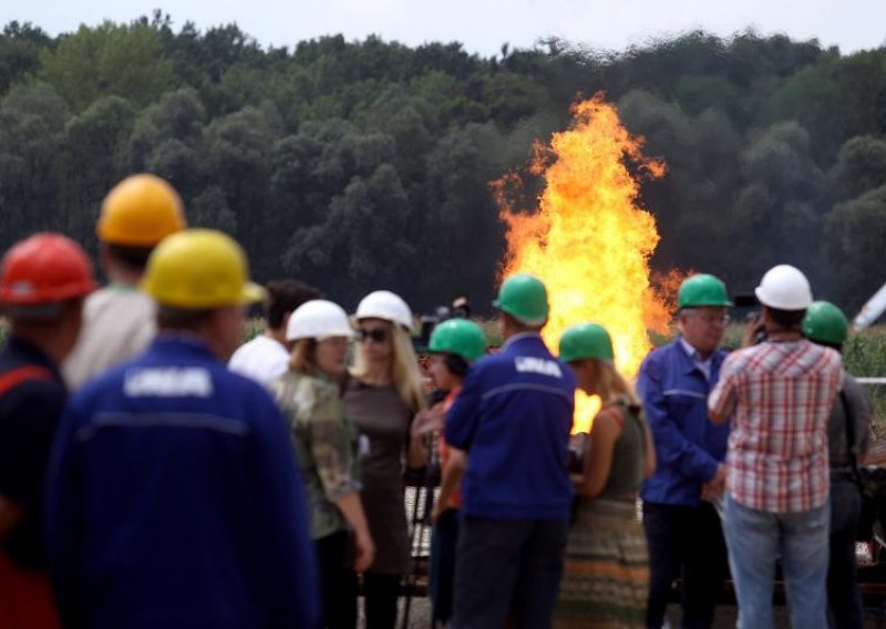 Vlada donosi odluku o bušenju nafte na kopnu