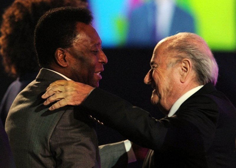 Blatter je za Pelea 'savršen izbor', a za Warnera 'ruglo'