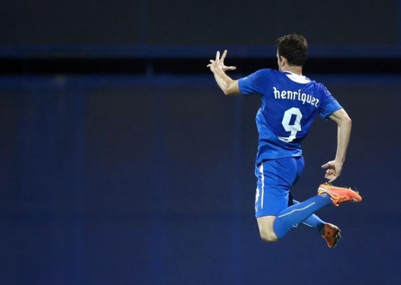Henriquez hat-trickom odveo Dinamo u polufinale