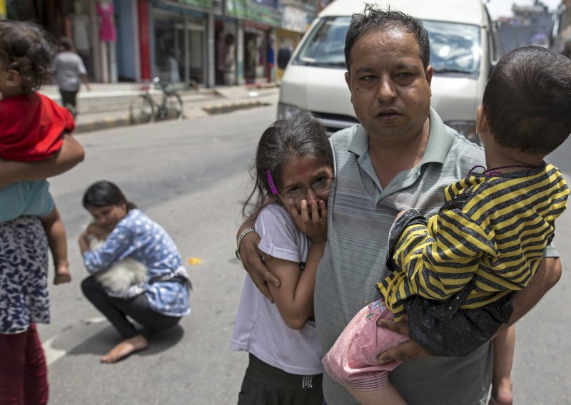 Snažan potres opet zatresao Nepal, više od 30 mrtvih