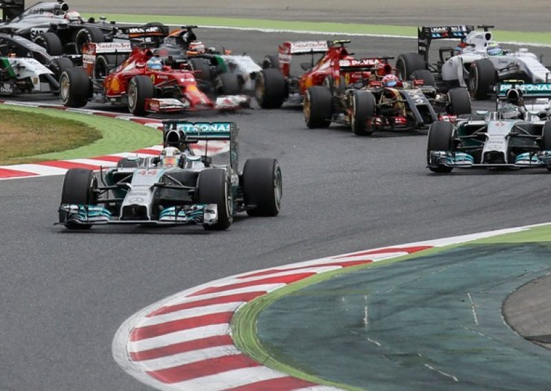 Vettel i Kimi u Barceloni žele ponovo zagorčati život Mercedesima!