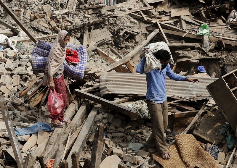 Čak osam dana nakon potresa u Nepalu pronađeni preživjeli