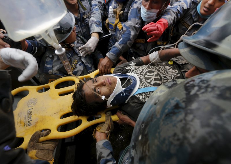 Broj žrtava u Nepalu prešao 6.100