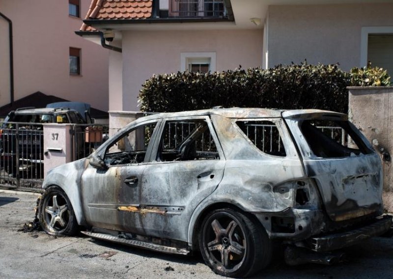 Šefu Euroherca zapaljena dva automobila