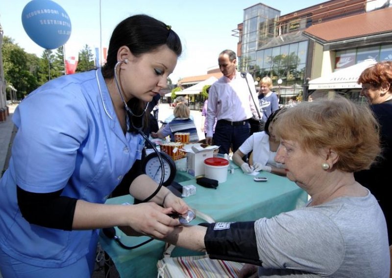 Medicinske sestre traže suspenziju ovlasti Komore