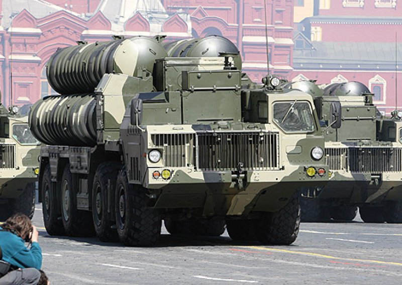 Putin ukinuo zabranu isporuke raketa S-300 Iranu