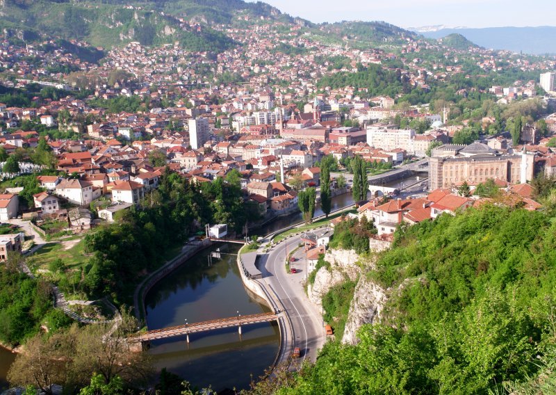 U Sarajevu kopali temelje za garažu a pronašli bombu