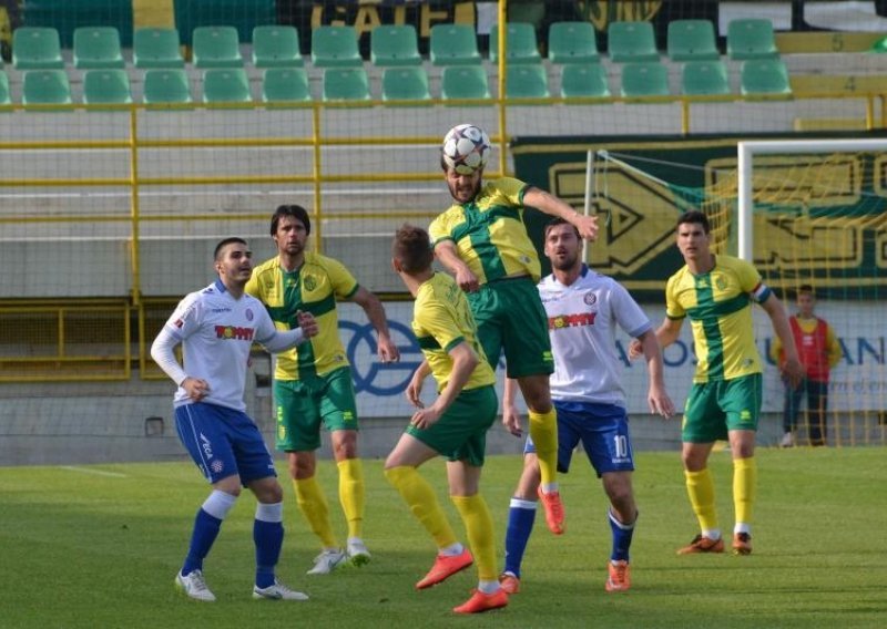 Drama u Puli; u ludoj završnici Istra 1961 srušila Hajduk!