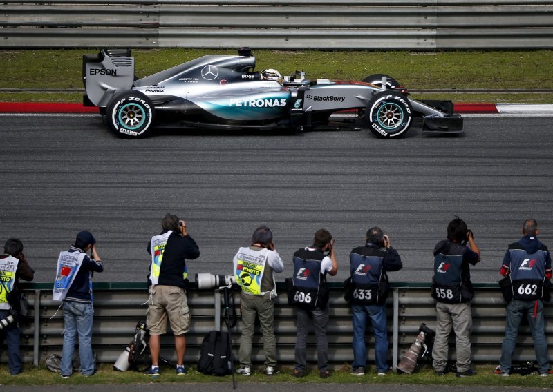 Hamiltonu 'pole position', slijede Rosberg i Vettel!