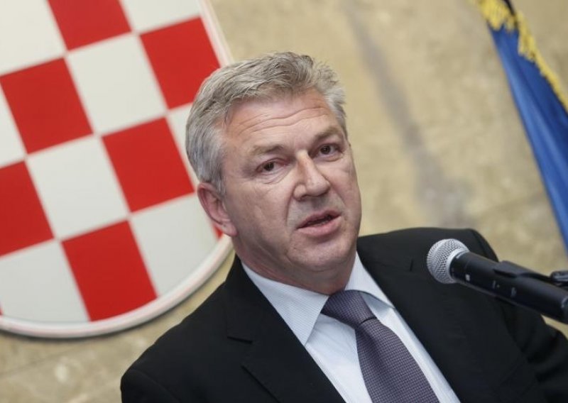 Ostojić: Tablice mijenjamo da ne izgledaju kao HDZ-ov logo