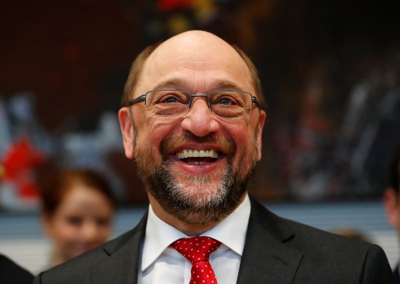 Schulz već sustigao kancelarku Merkel