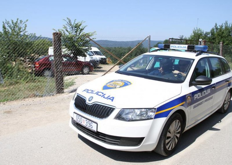 Muškarac u vojnoj uniformi raznio se bombom