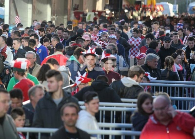 Za vrijeme i nakon utakmice privedene 84 osobe