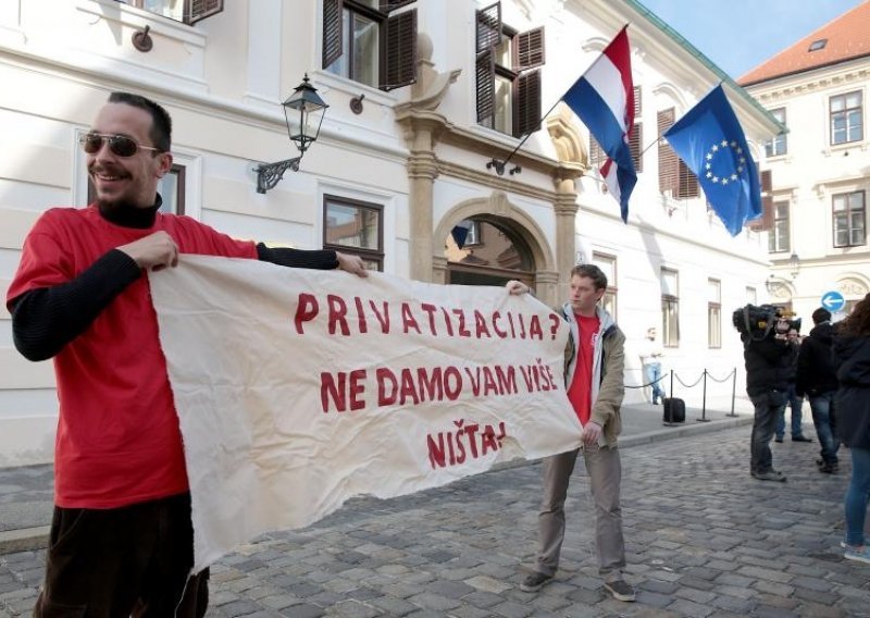 Radnička fronta i Mladež HDZ-a zaskakali ministre