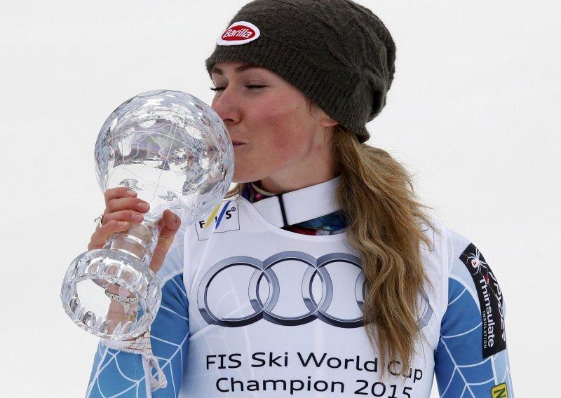 Shiffrin naj slalomašica; Maze se smiješi Veliki globus