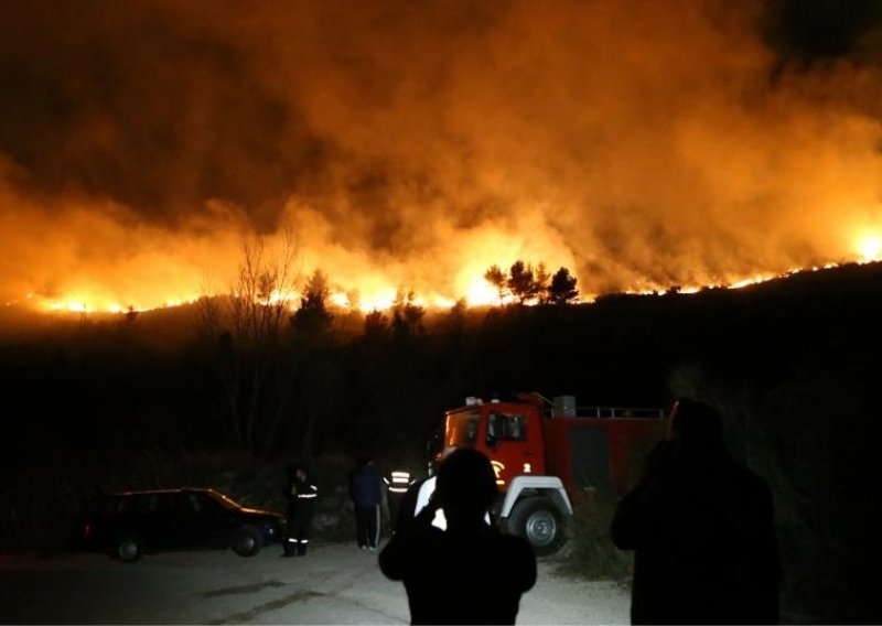 Stanje na požarištu kod Klisa manje dramatično nego jučer