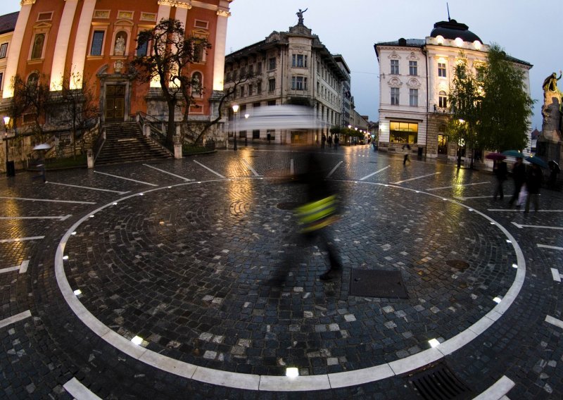 Zahlađenje s nevremenom zahvatilo Sloveniju