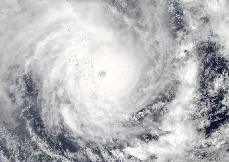 Uragan Pam uništio Vanuatu, nema vode i struje