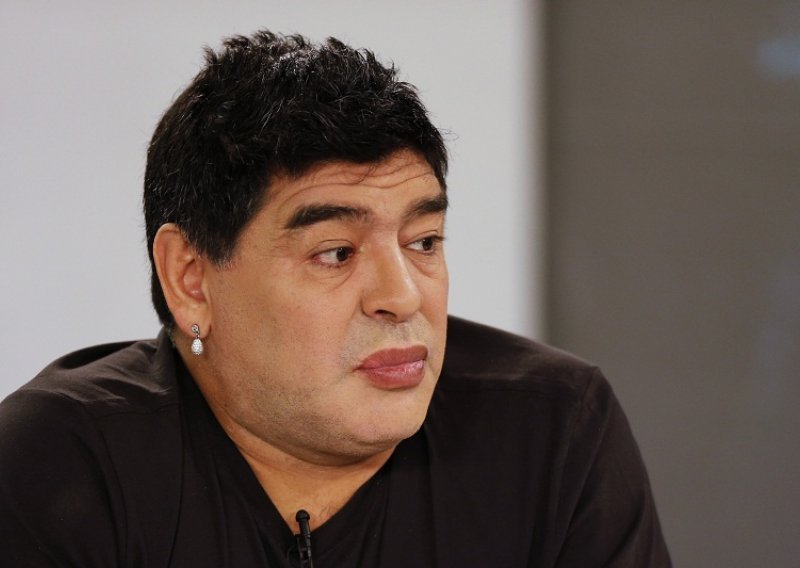 Maradonine napućene usne svjetska su senzacija