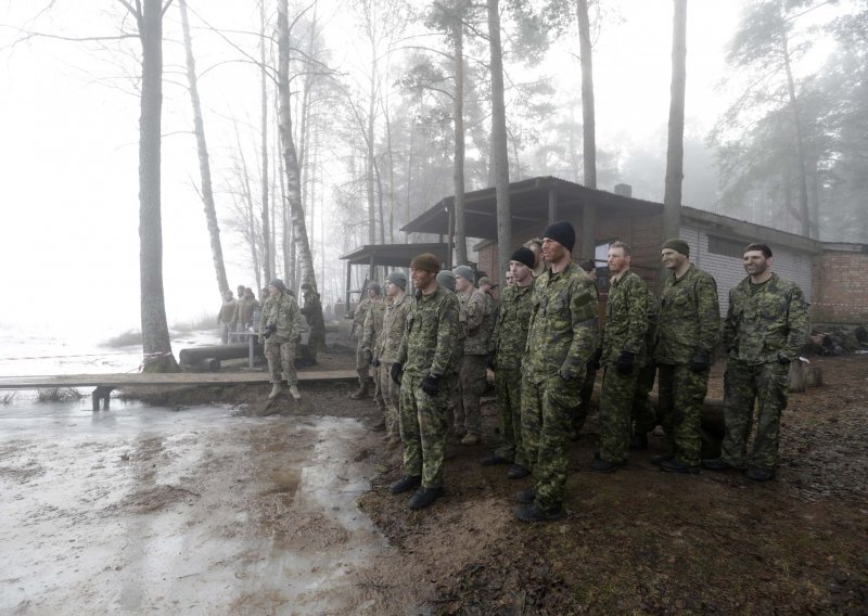 Kanadski vojnici vježbaju gađanje na 'Bosancima'