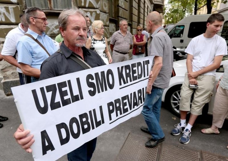 Oporba traži moratorij na ovrhe zbog Raiffeisen zadruga