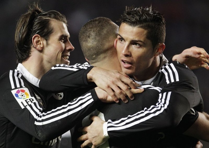 Benzema i Ronaldo kaznili Barcu, Real bježi na vrhu!