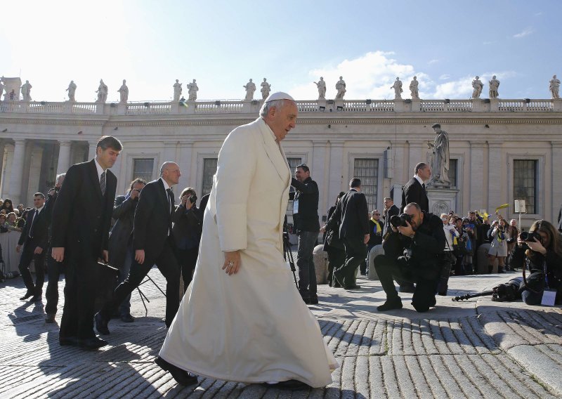 Gay katolicima poseban tretman u Vatikanu