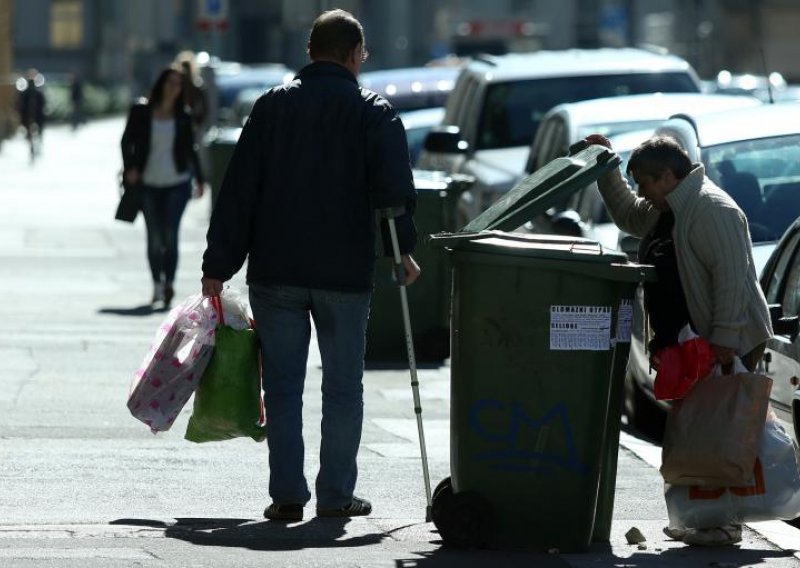 Prvi dan oprosta dugova, u Šibeniku gužve u Fini