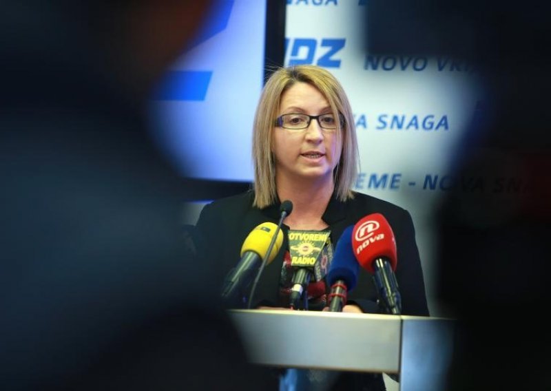 HDZ: Hrvatska gubi 800 milijuna eura iz EU fondova