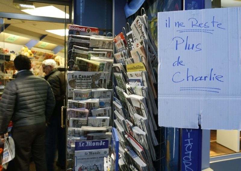 Na novi broj Charlie Hebdoa čeka se u redovima