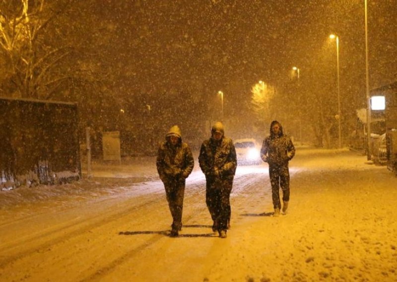 Snijeg zabijelio zemlju, otežan promet diljem Hrvatske