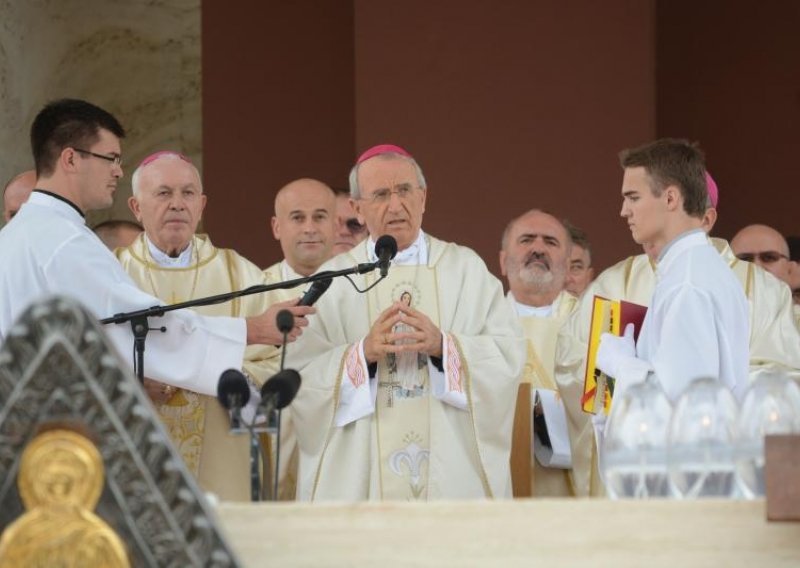 Nadbiskup Puljić vodio misno slavlje u Zadru