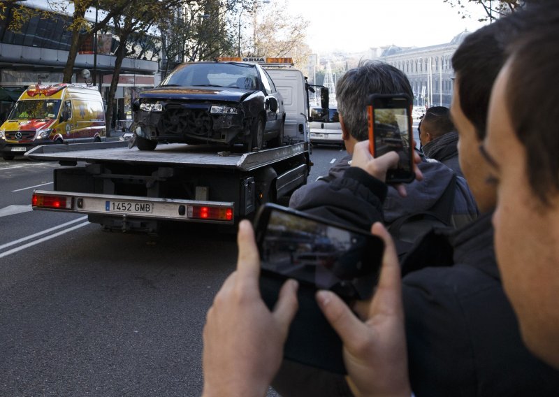 Španjolac se autom zaletio u sjedište vladajuće stranke