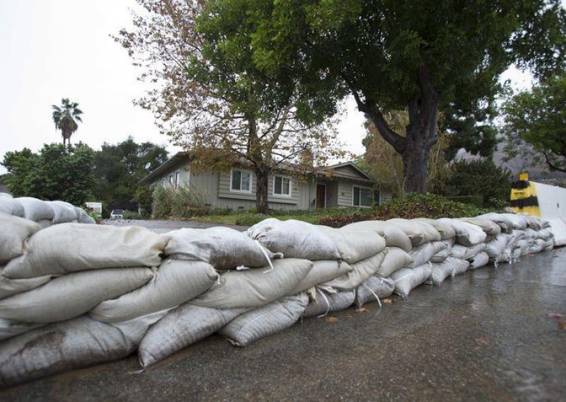 Kaliforniju pogodila najgora oluja unatrag tri godine