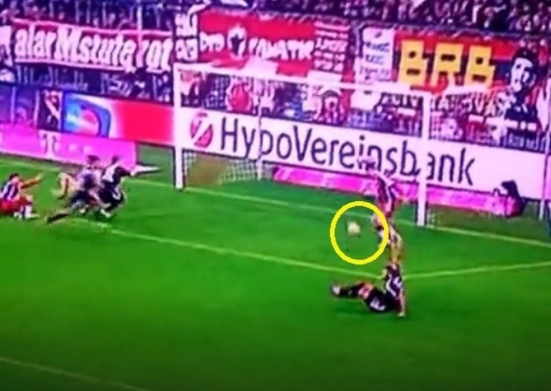 Bayernov napadač promašio prazan gol s dva metra!