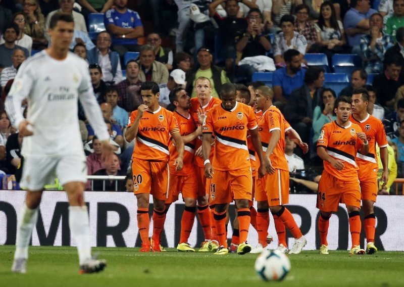 Ronaldo čudesnim golom ostavio Real u igri za titulu!