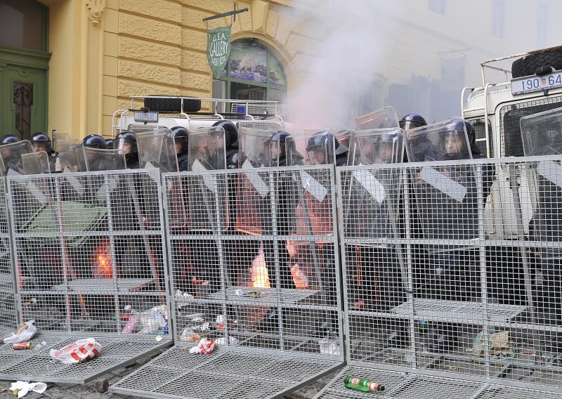 HČSP: Za nerede na prosvjedima kriva je vlast
