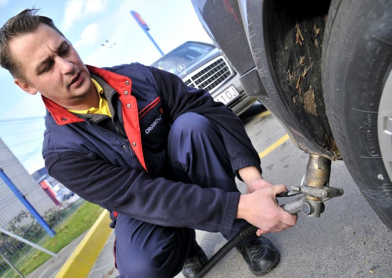 Niža cijena autoplina krajem mjeseca