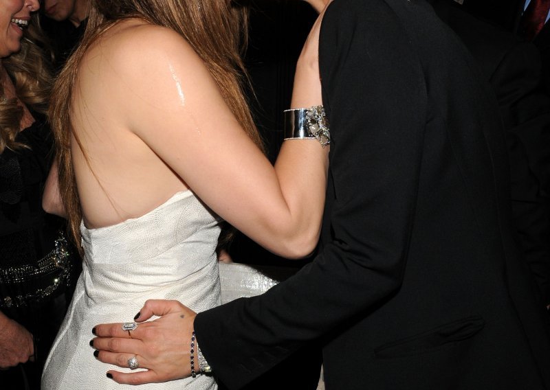 Topli poljupci Kate Moss i J.Lo