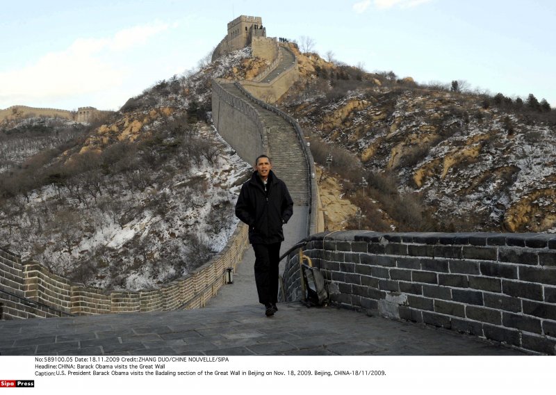 Obama sam prošetao Velikim kineskim zidom