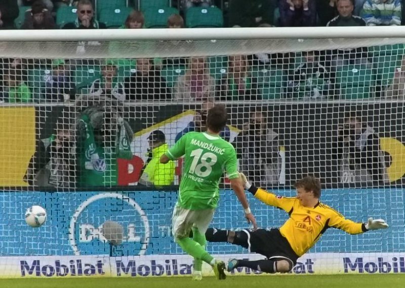 Bayern preuzeo vrh, Mandžukić strijelac