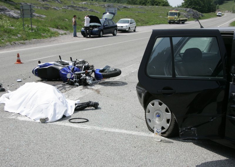 Vozačica motocikla preminula nakon sudara