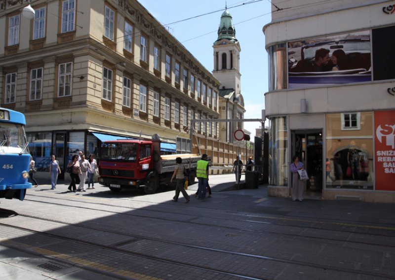 Država čeka da ljudi umru pa da se problem riješi