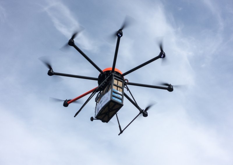 U SAD-u počela dostava hrane dronovima